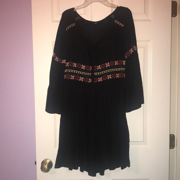 Flowy boho embroidered dress - Picture 2 of 3